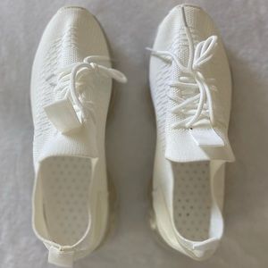 White Running Shoe Size 7.5